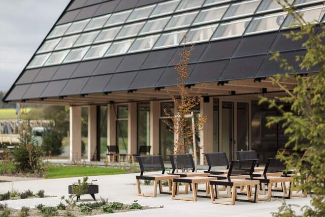 Stacje benzynowe, szkoły, przedsiębiorstwa. W roli głównej Leva, w rolach drugoplanowych kolekcje Moja i Barka